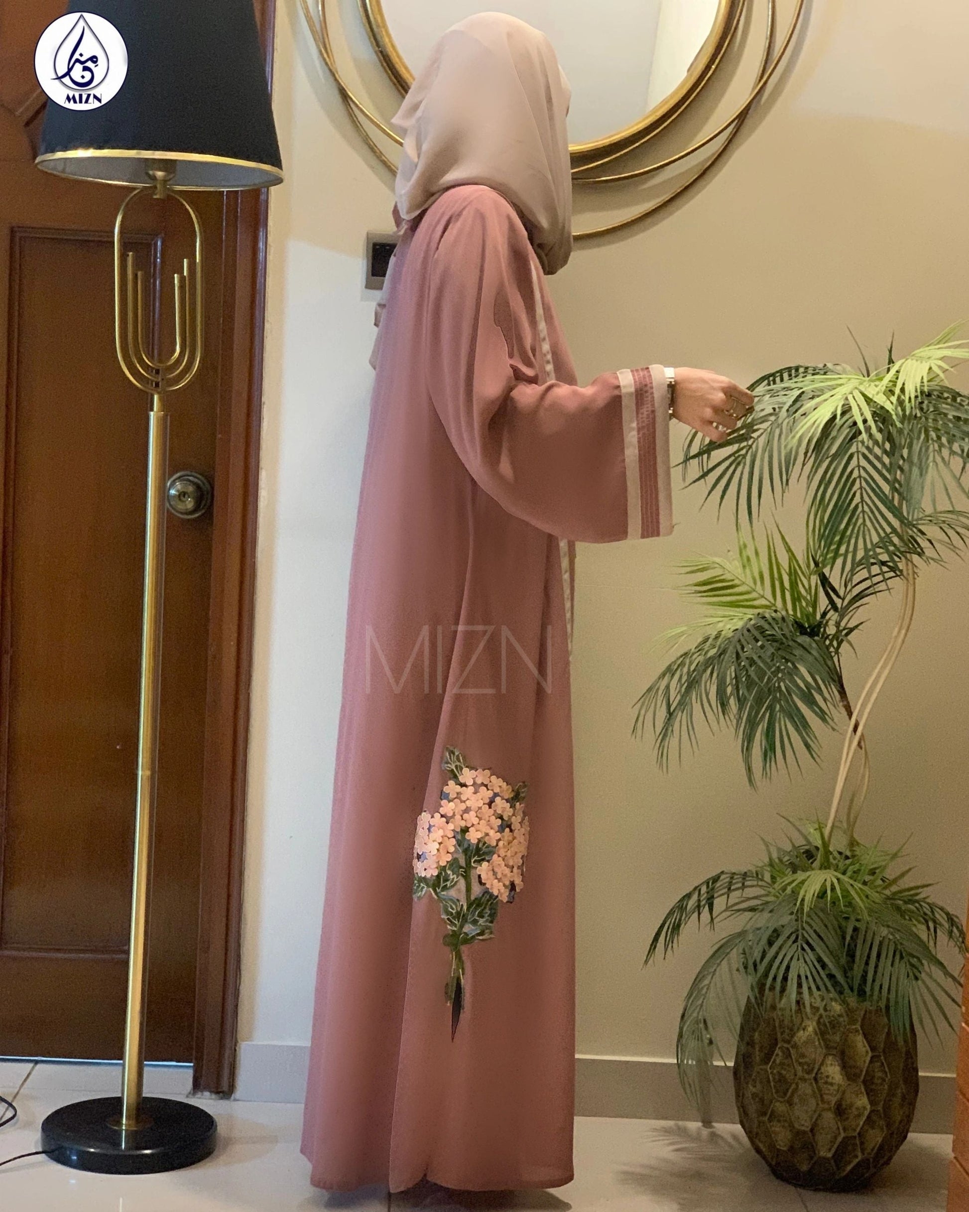 IRIS PINK ABAYA