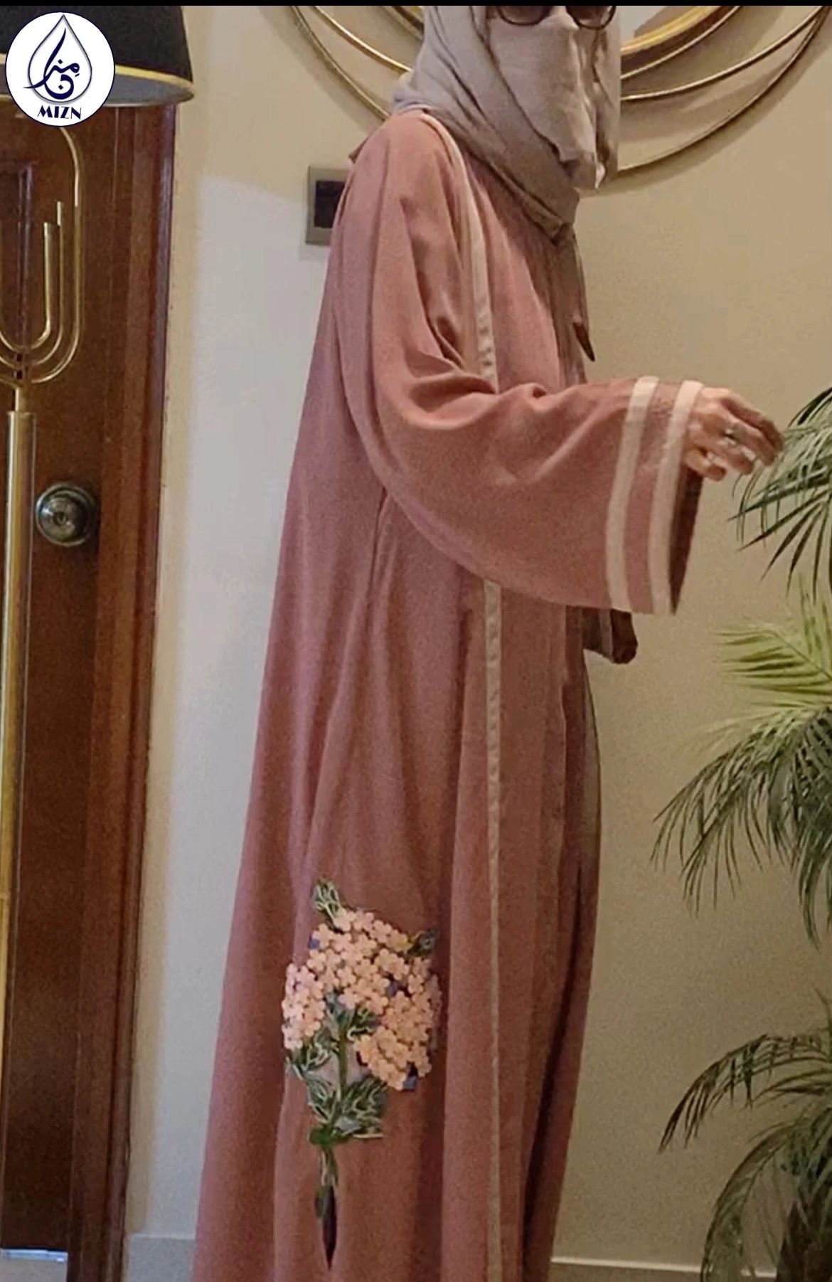 IRIS PINK ABAYA